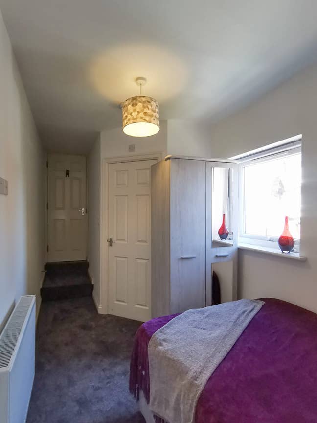 10 min walk to town centre & bus station * Ensuite Main Photo