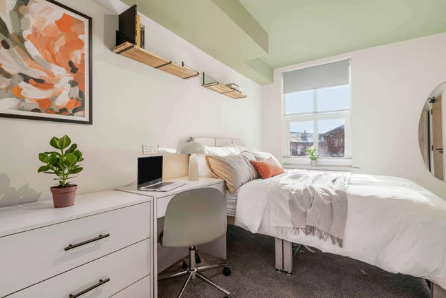 All Bills inc | En-Suite Double Room Main Photo