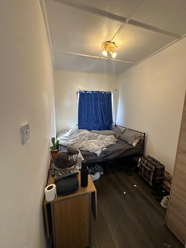 Small Double Room available in RM8  Main Photo