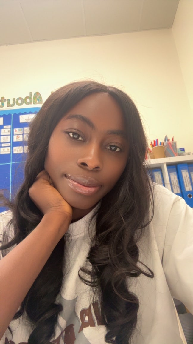 Female seeks a single or double room Main Photo