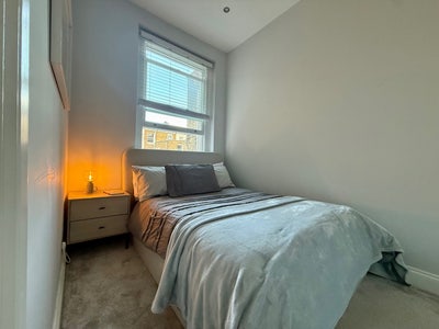 Cosy double room in Queens Park Main Photo