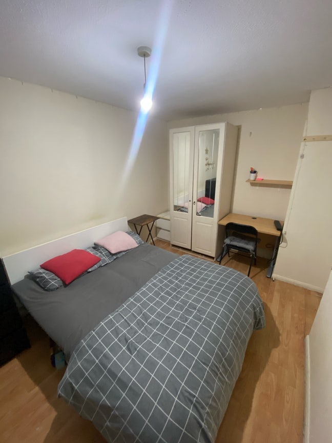 Double Room available in Devons road Main Photo