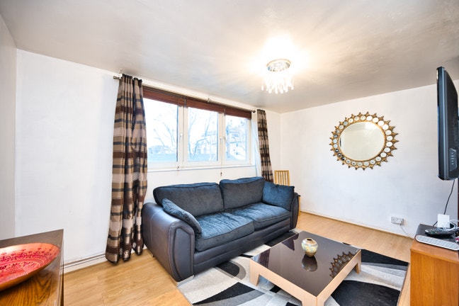 Bright 2-Bed Flat in Bow near Mile End E3  Main Photo