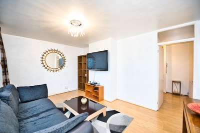 Bright 2-Bed Flat in Bow near Mile End E3  Main Photo