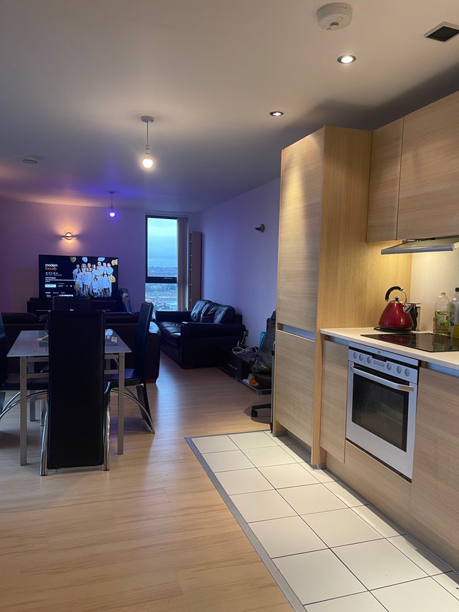 Double Room with Private Toilet, Great Location Main Photo