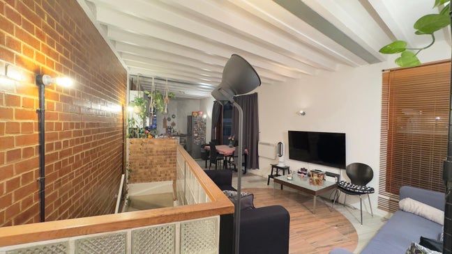 Beautiful house to share Main Photo