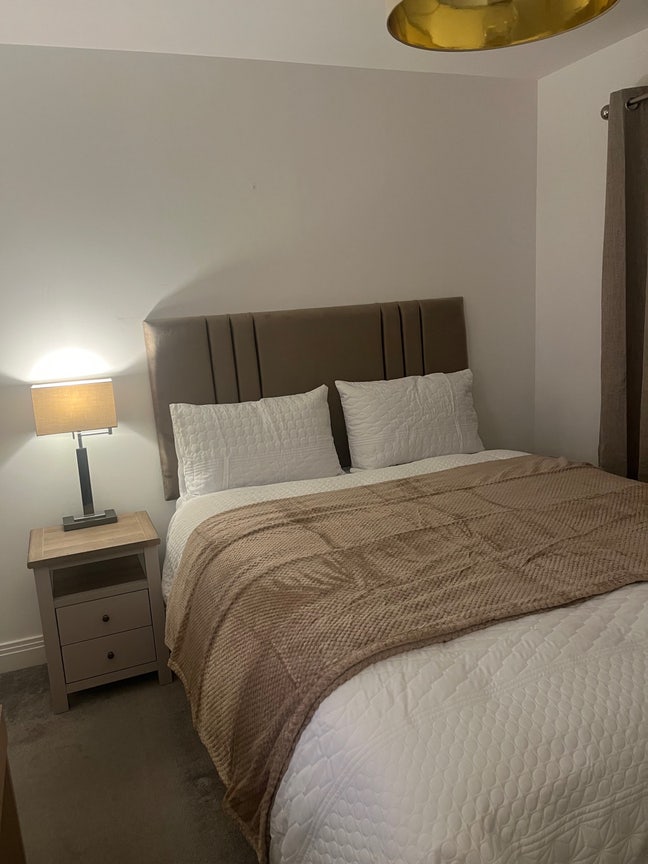 Bright Double Room with private En-suite Main Photo