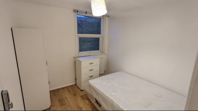 2 Lovely Double Room Near Edmonton/Silver Street  Main Photo