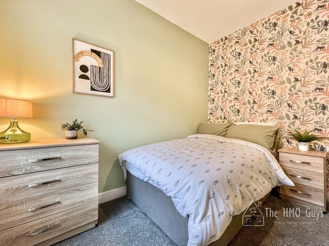 Brand New Rooms. Central Wigan Main Photo