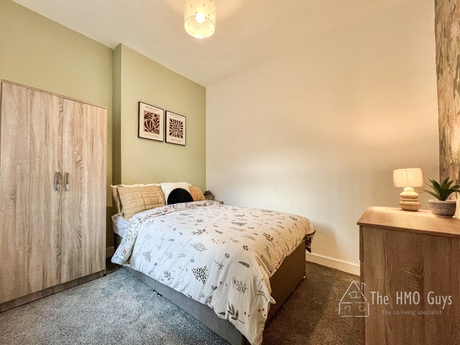 Brand New Rooms. Central Wigan Main Photo