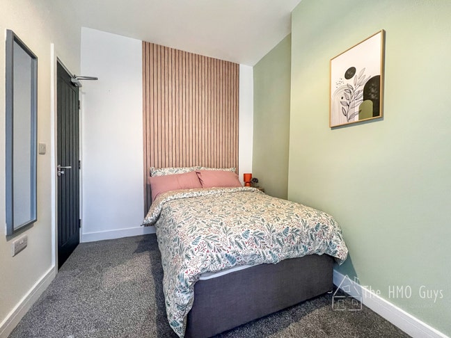 Brand New Rooms. Central Wigan Main Photo