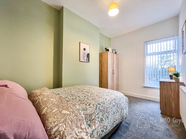 Brand New Rooms. Central Wigan Main Photo