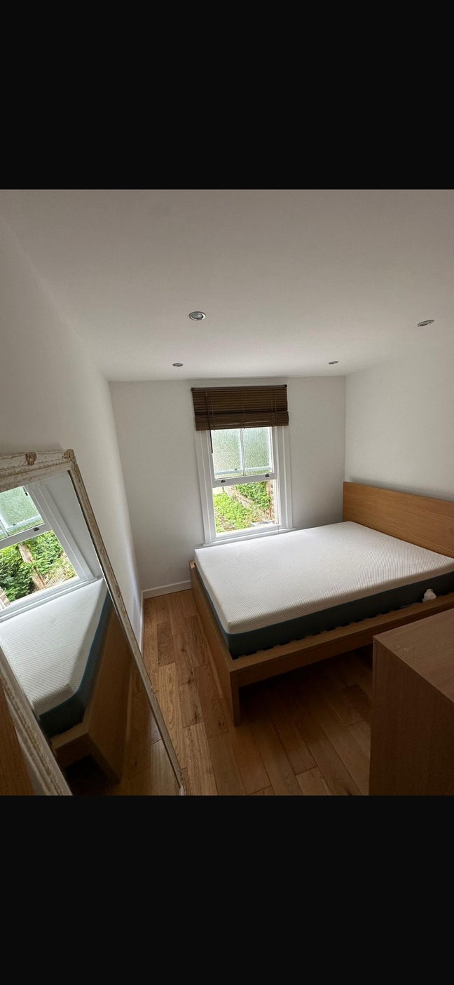 Bright double room in lovely Greenwich flat  Main Photo