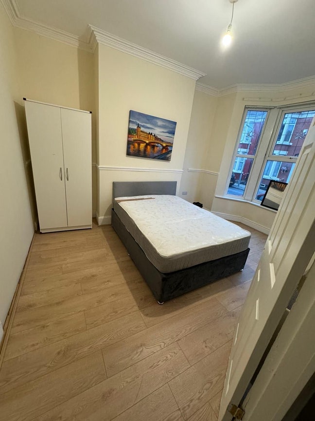 Amazing Double room in L4 Main Photo