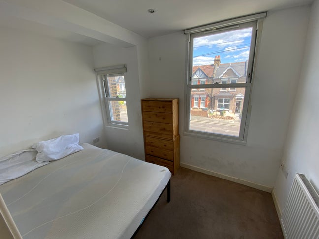 Room In Modern House With Garden  Main Photo