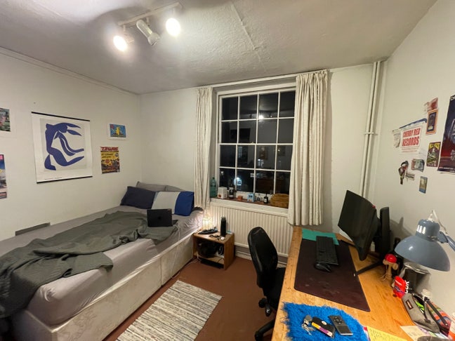 Spacious double room close to belsize park station Main Photo