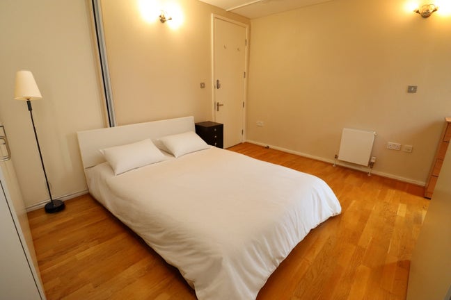 Modern Double Room (Single Use) – Available Now Main Photo