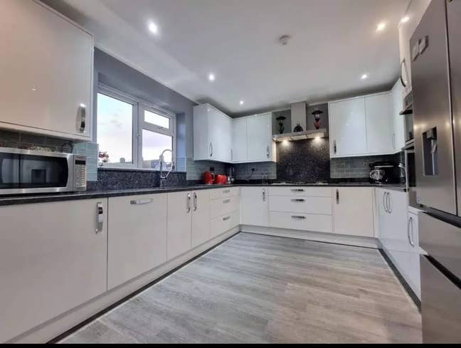 Large room available for two females  Main Photo