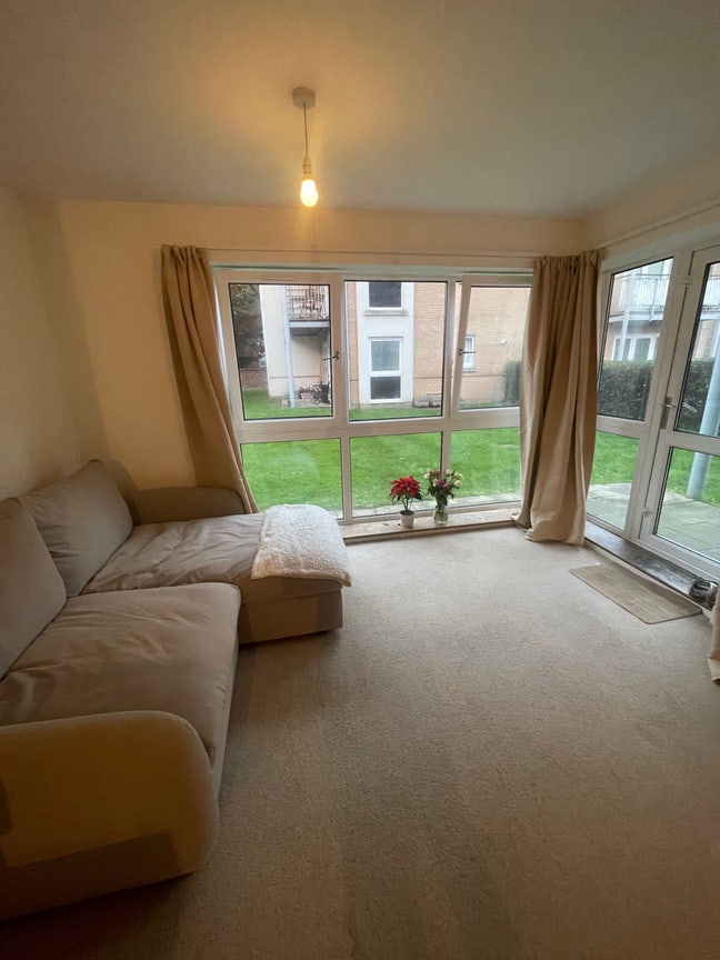 Clean, furnished double room with private bathroom Main Photo