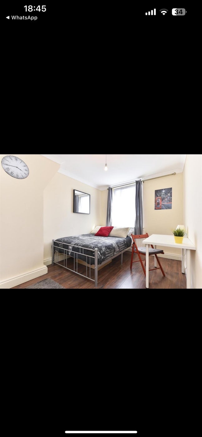 Large Double Room Move in 11 Dec (4 Days Free)  Main Photo
