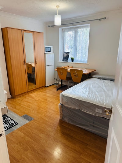 Six Lovely Newly Refurb Rooms@E6 5TL/Becton/Royal Main Photo