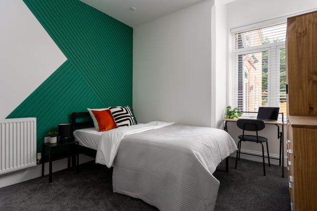 Ensuite Room in Professional House - Bills Incl. Main Photo