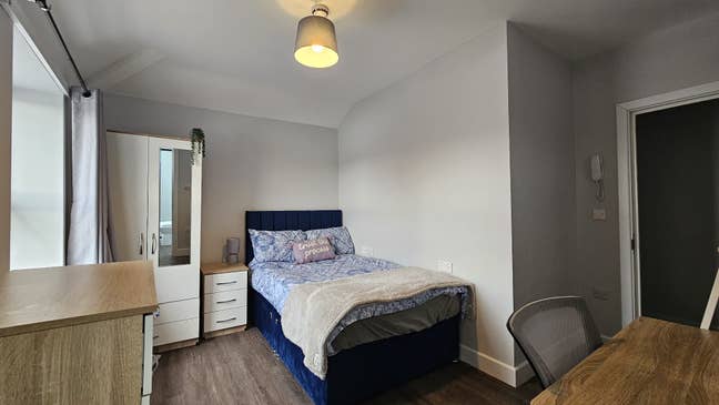 En-suite Room available! Main Photo