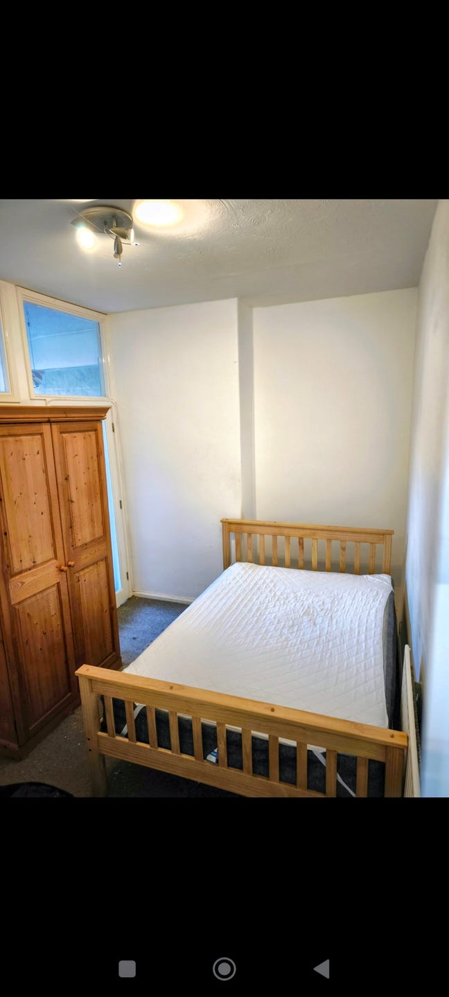 Ensuite Double Room to let in modern house  Main Photo