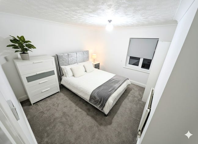 Spacious Double room for rent.  Main Photo