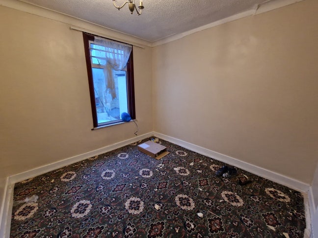 Unfurnished Double Room Available in E11 Main Photo