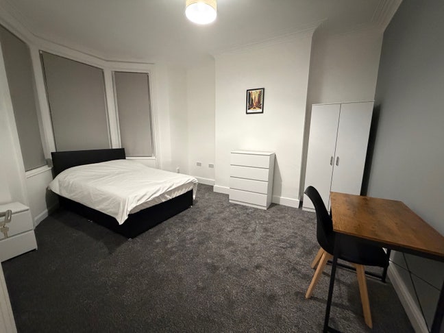 Double Room Available - All Bills Included Main Photo