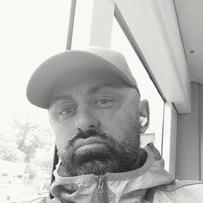 Professional Male seeks a single or double room Main Photo