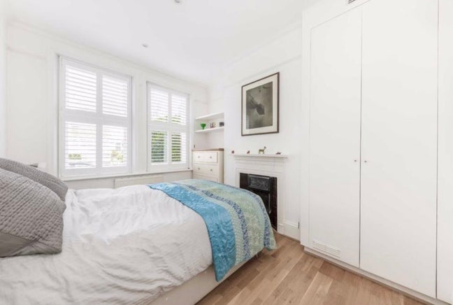 Double room in Wimbledon flat  Main Photo