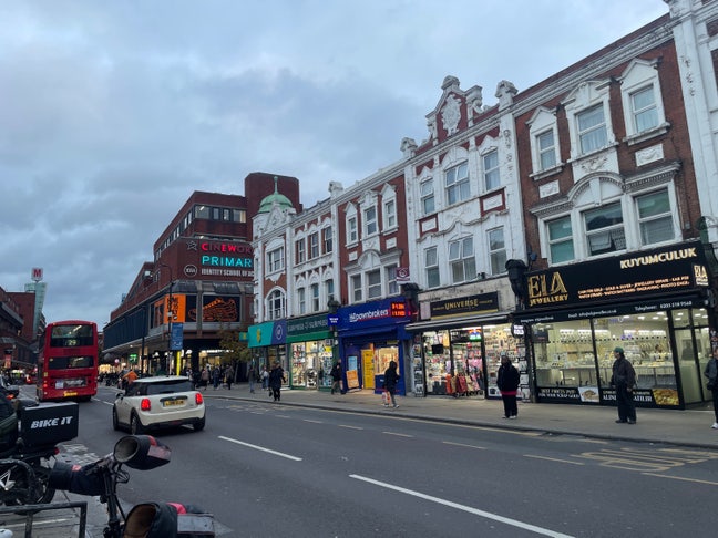 *All bills included* studio flat near Turnpike stn Main Photo