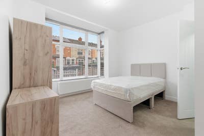 87 - Large Loft Room with En-suite!  Main Photo