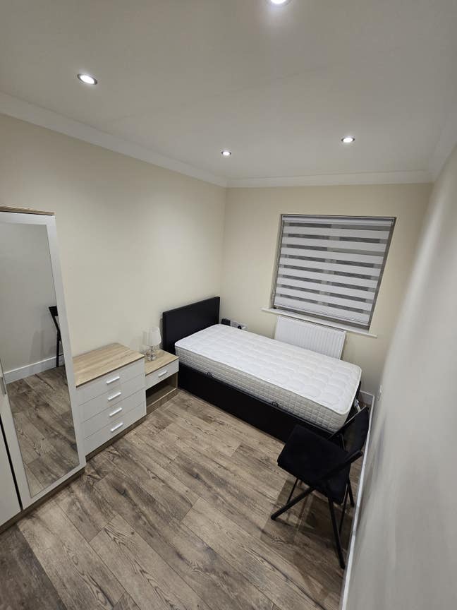 Modern single Room available in Acomb Main Photo