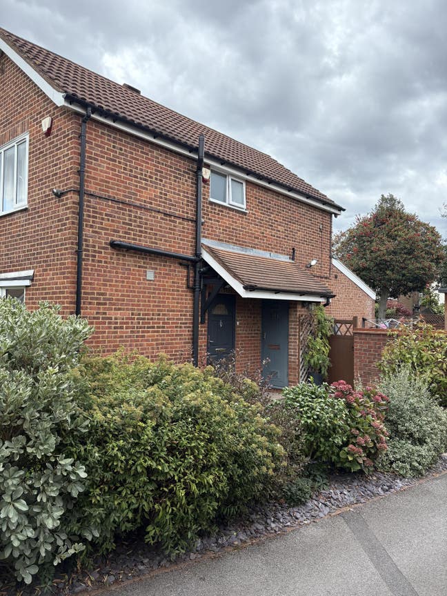 Double ensuite with private office & parking  Main Photo