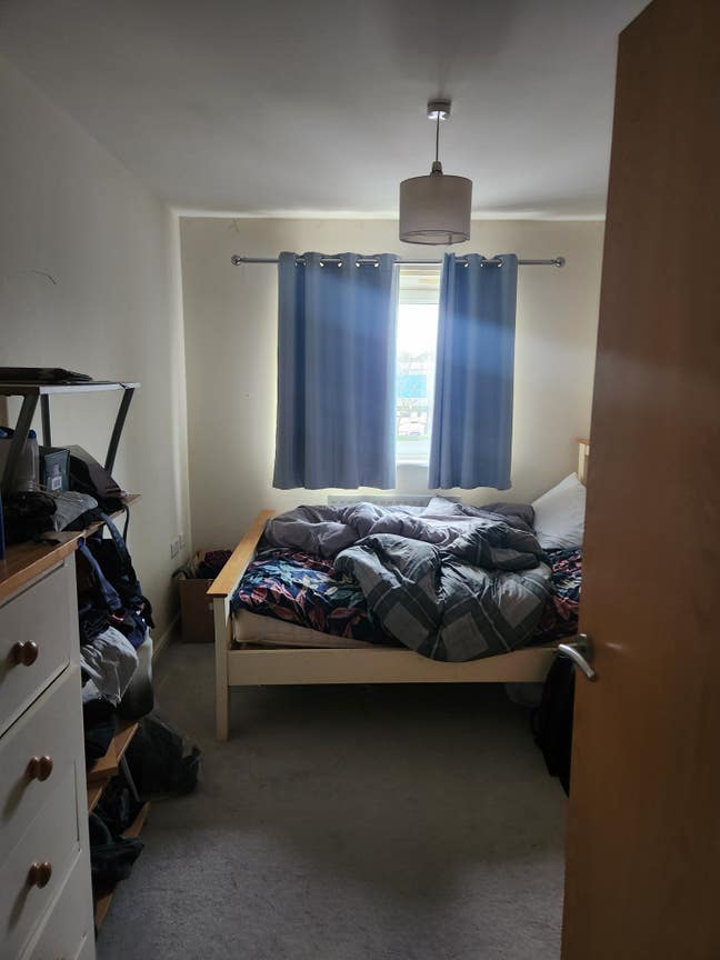 Single person in sharing room available  Main Photo