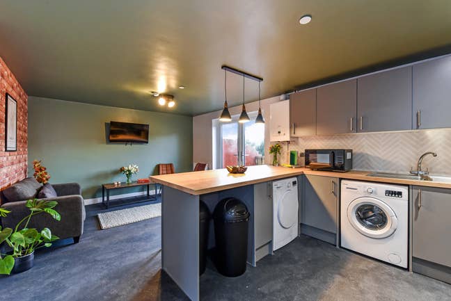 3 Double Rooms Available - Queenwood, Penylan Main Photo