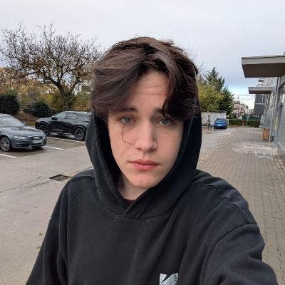 Professional Male seeks a single or double room Main Photo