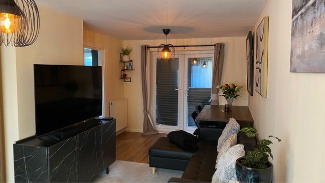 Double Rooms Available - professional tenant Main Photo