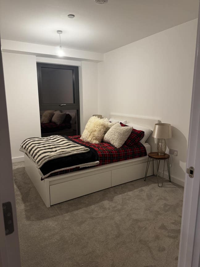 Room and bathroom for rent! Main Photo