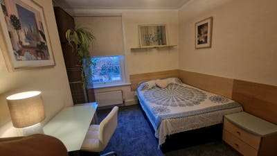 Double room in quiet house N22 Main Photo