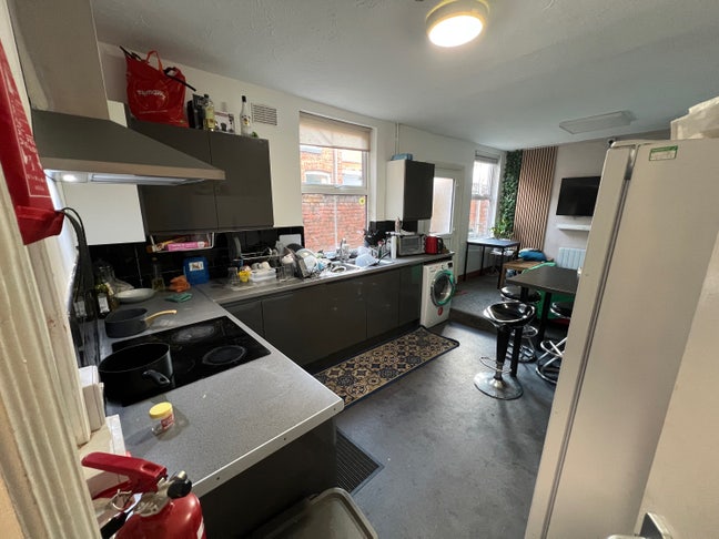 1 Double Bed House Share Main Photo