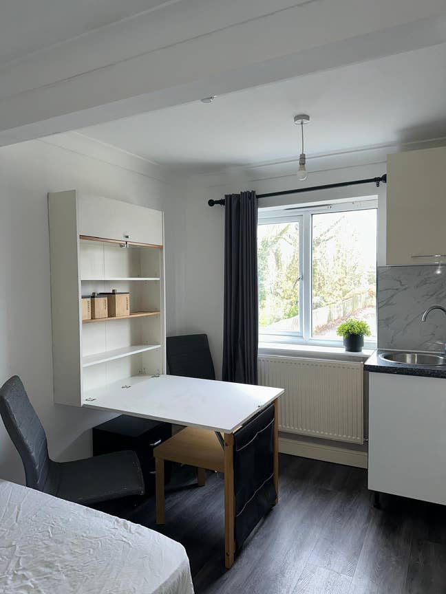 Studio/Ensuite Room Main Photo