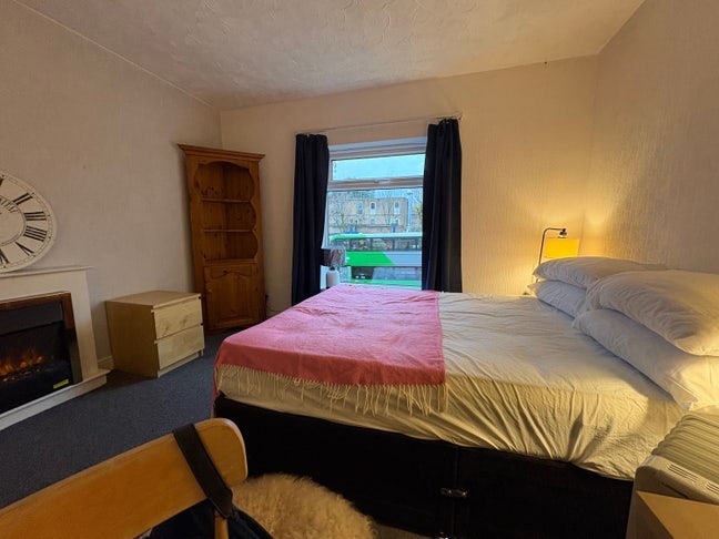 Brilliantly Located Self Cont Studio. NG5 2EH  Main Photo