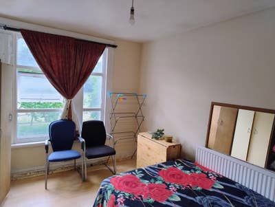 Spacious single room in Mile End (£750 per month) Main Photo