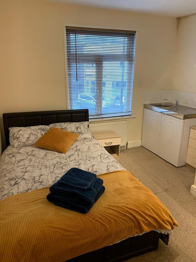 Couple Ensuite Room Near Harrow & Wealdstone HA3!! Main Photo