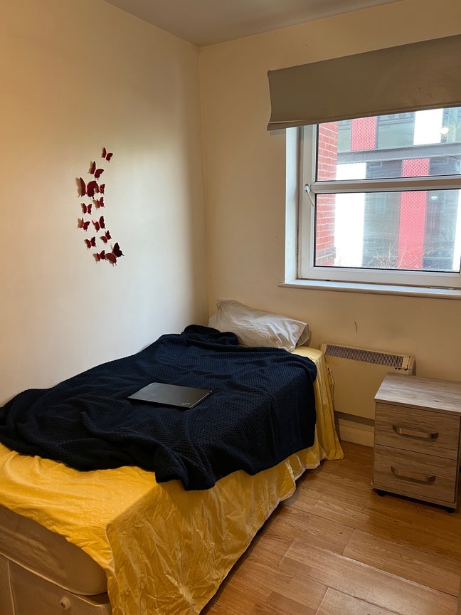Room Available – 15 min walking to centre  Main Photo