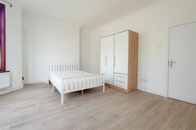 Furnished Spacious Double Room in Plumstead SE18 Main Photo